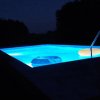 Swimmingpool bei Nacht